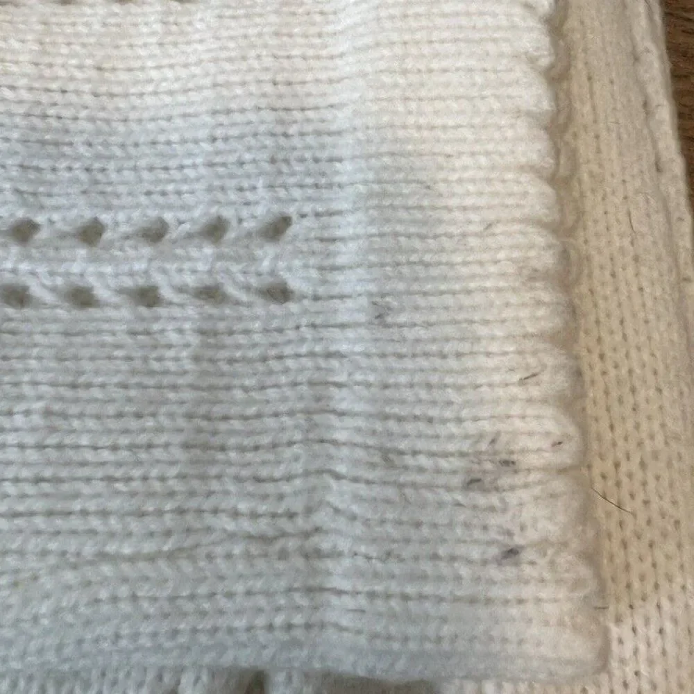 Vintage Banff Sweater Bee Womans Cardigan Sweater Sz S White Flowers embroidery